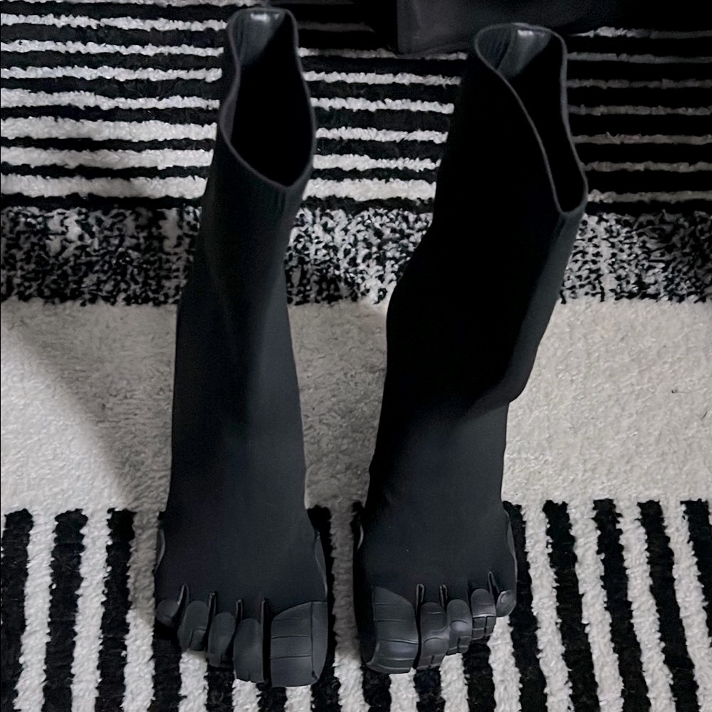 Chic Black Toe Heel Boots